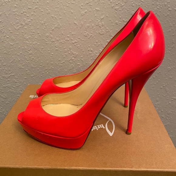 Christian Louboutin pink patent leather lady peep toe platform heels (size 42) - Picture 3 of 7